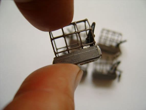 Nisa Micro Cage Feeder