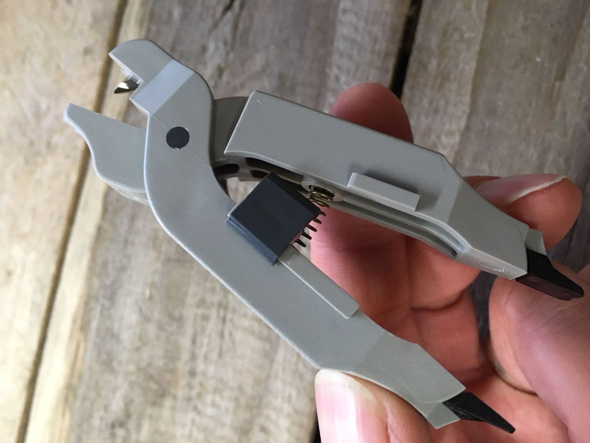 Stonfo fishing shot removal tool made of durable metal and plastic for ease of use