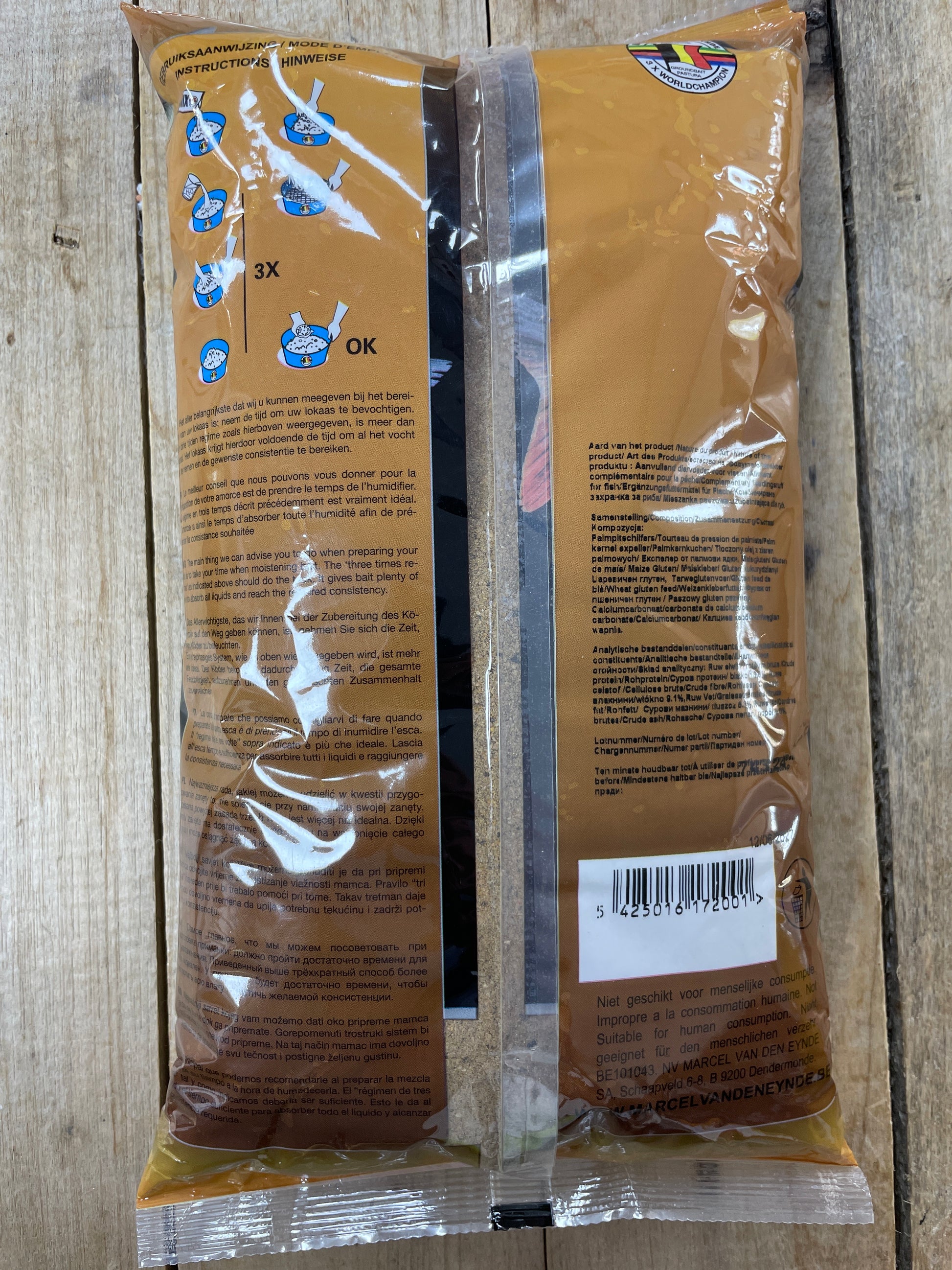 Van Den Eynde Special groundbait packaging featuring detailed usage instructions on the back